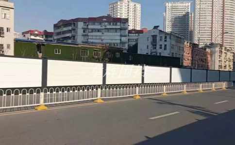 如何維護(hù)和清潔pvc圍擋以延長其使用壽命？（pvc圍擋的維護(hù)保養(yǎng)）