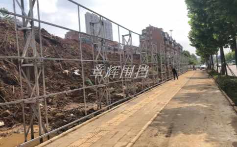 簡易圍擋在運動會或文化活動中的多功能性能如何表現(xiàn)？（運動會和文化活動中簡易圍擋的多重應(yīng)用）